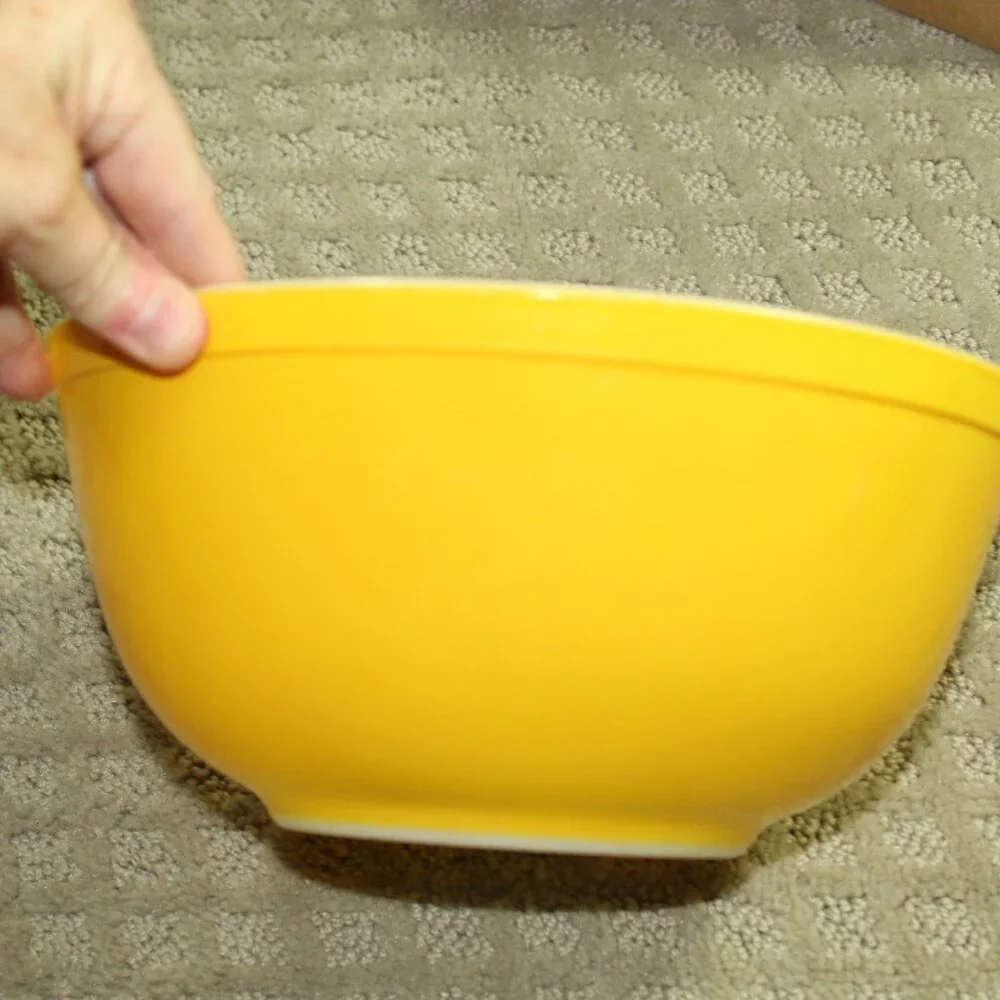 Vintage Pyrex Primary Colors Yellow 403 Nesting/Mixing Bowl 2.5 Quart